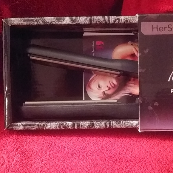 Herstyler Straighten/Curl Iron - Picture 6 of 12